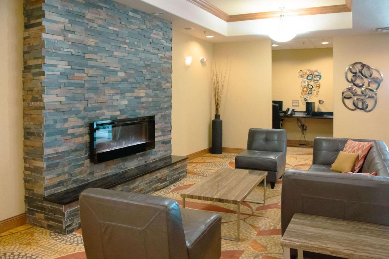 Grand Forks Lodge And Suites Exteriér fotografie