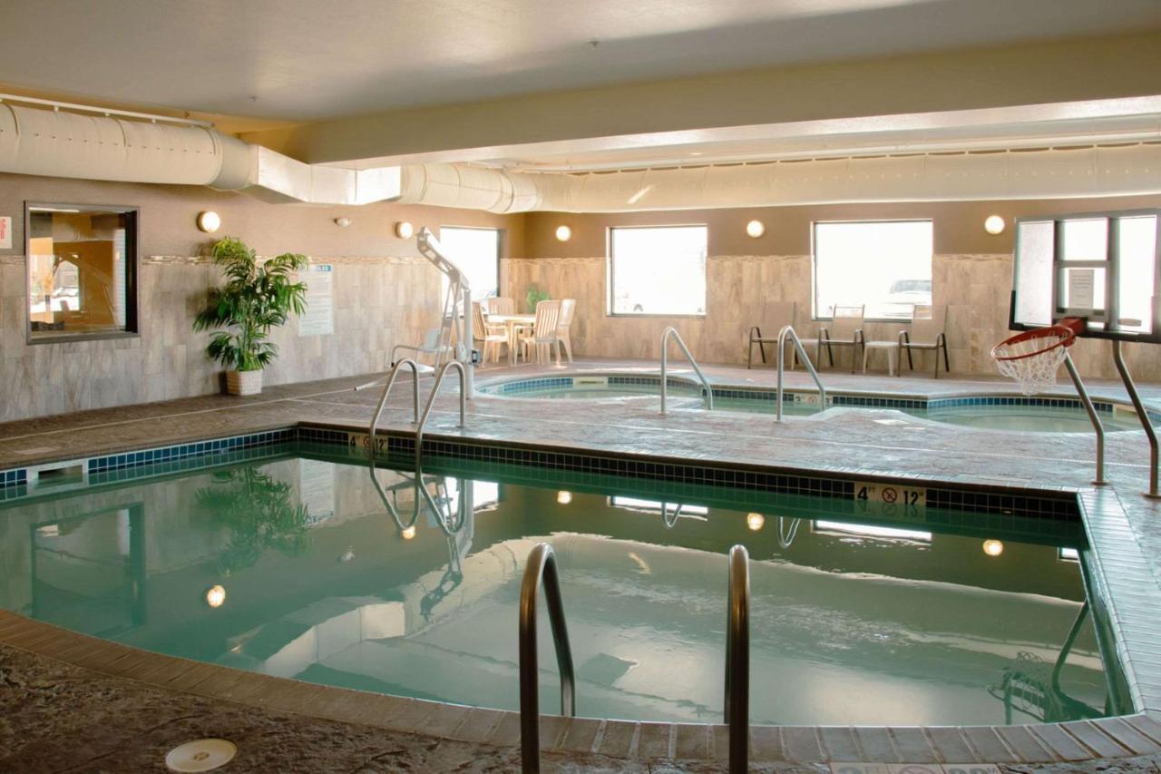 Grand Forks Lodge And Suites Exteriér fotografie