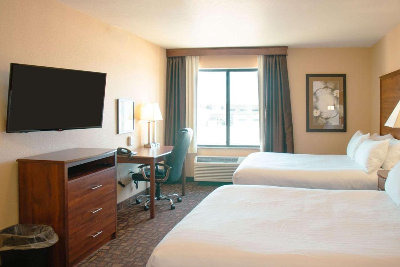 Grand Forks Lodge And Suites Exteriér fotografie
