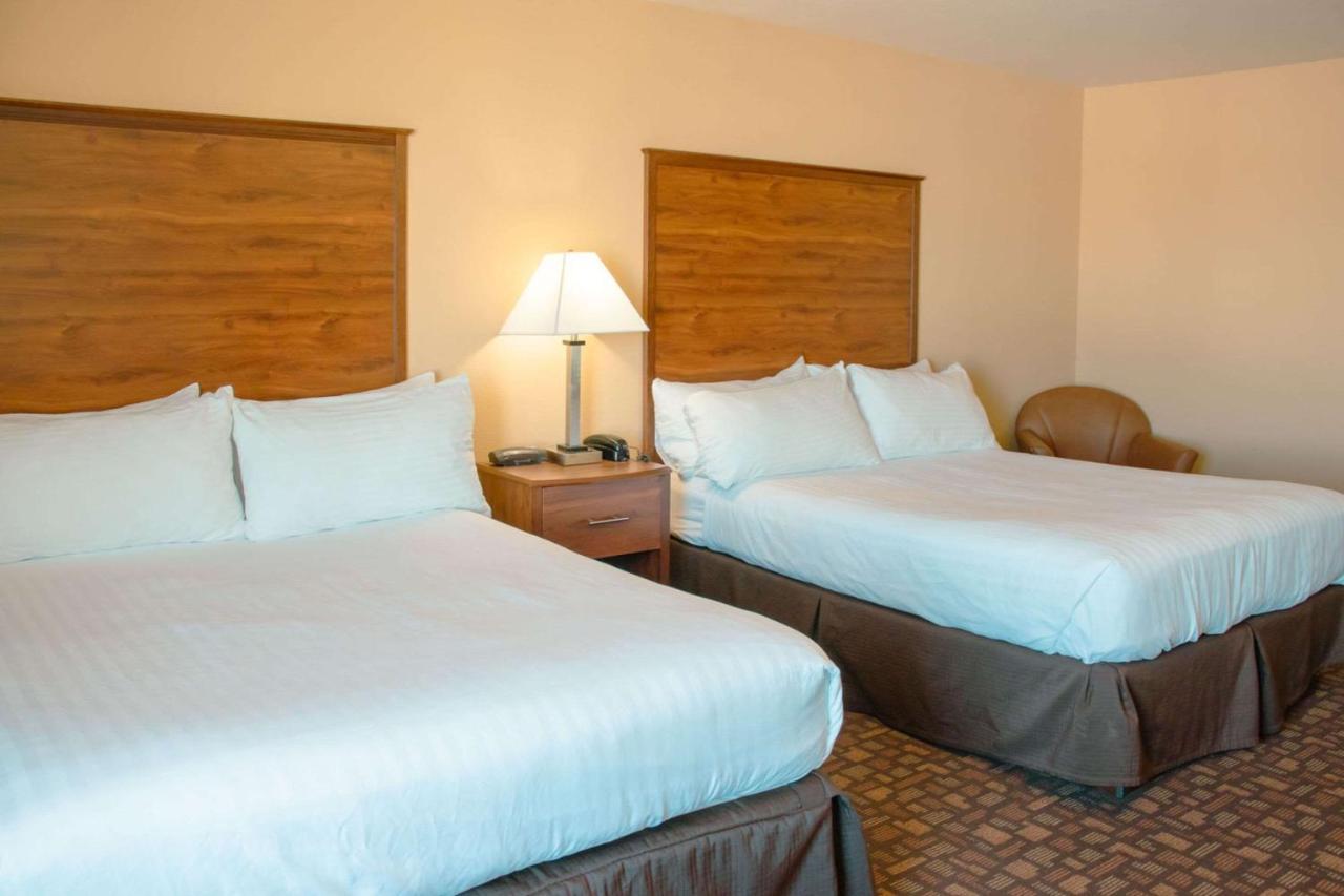 Grand Forks Lodge And Suites Exteriér fotografie