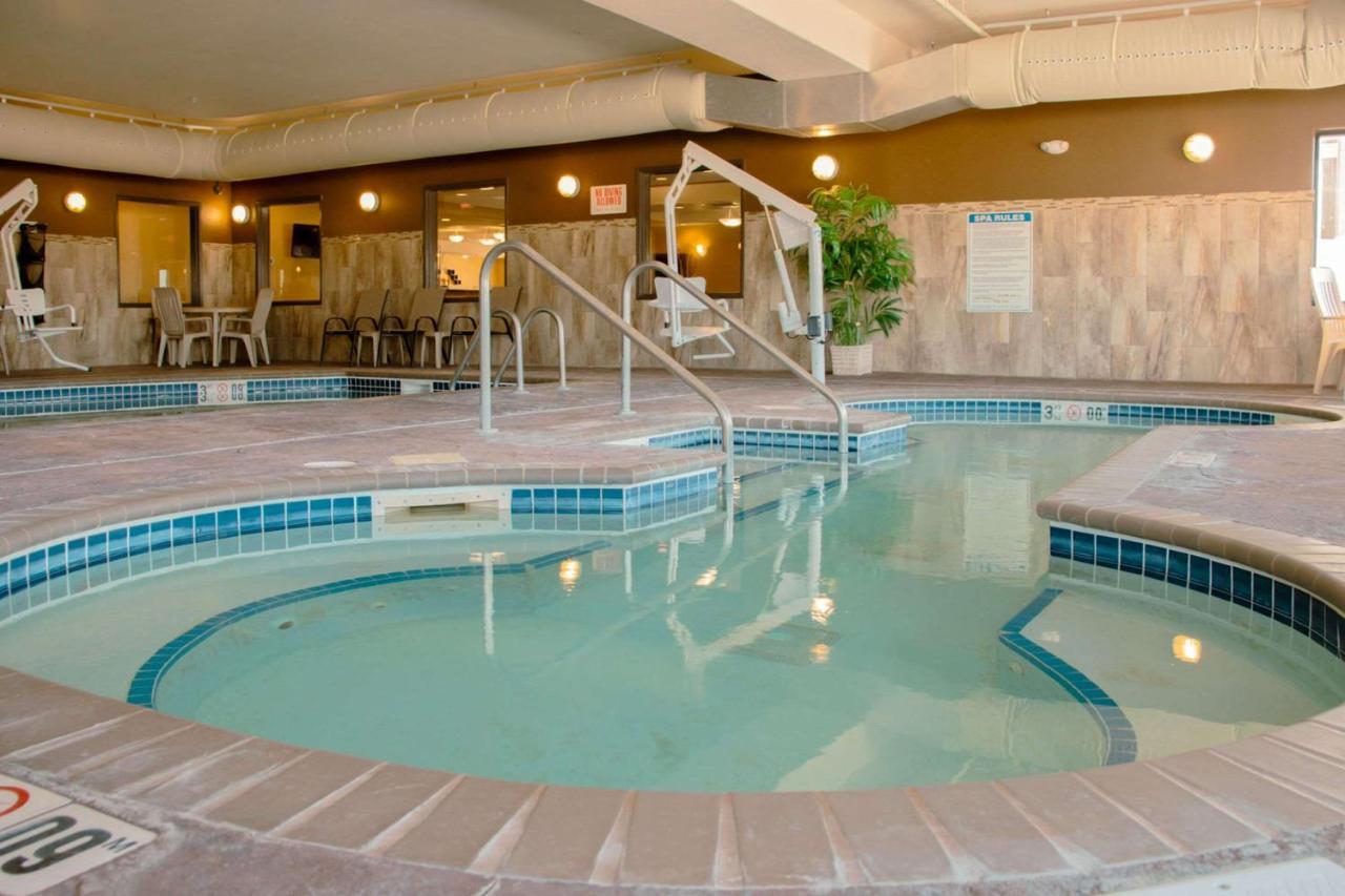 Grand Forks Lodge And Suites Exteriér fotografie