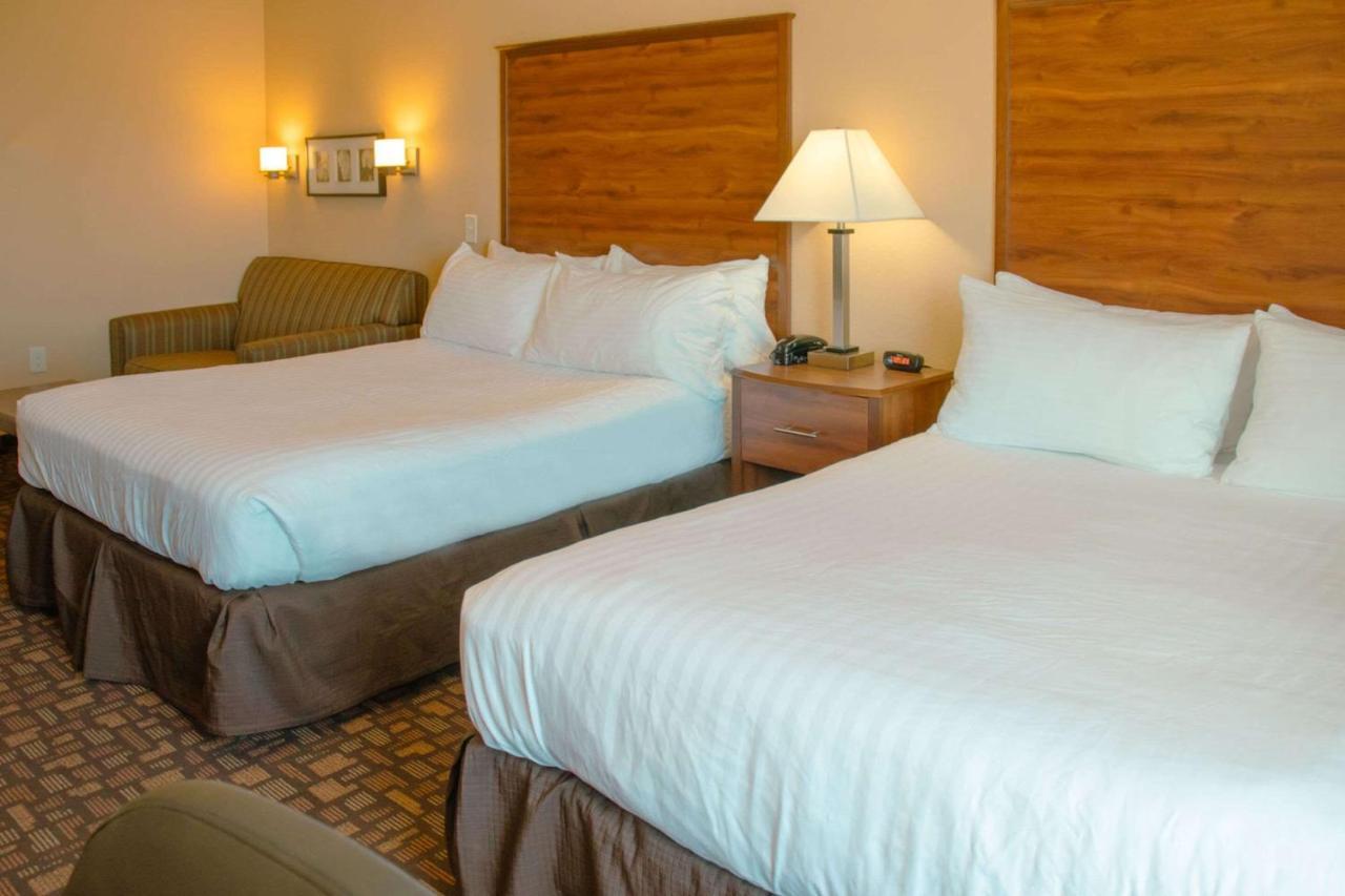 Grand Forks Lodge And Suites Exteriér fotografie