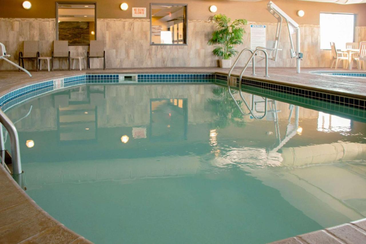 Grand Forks Lodge And Suites Exteriér fotografie